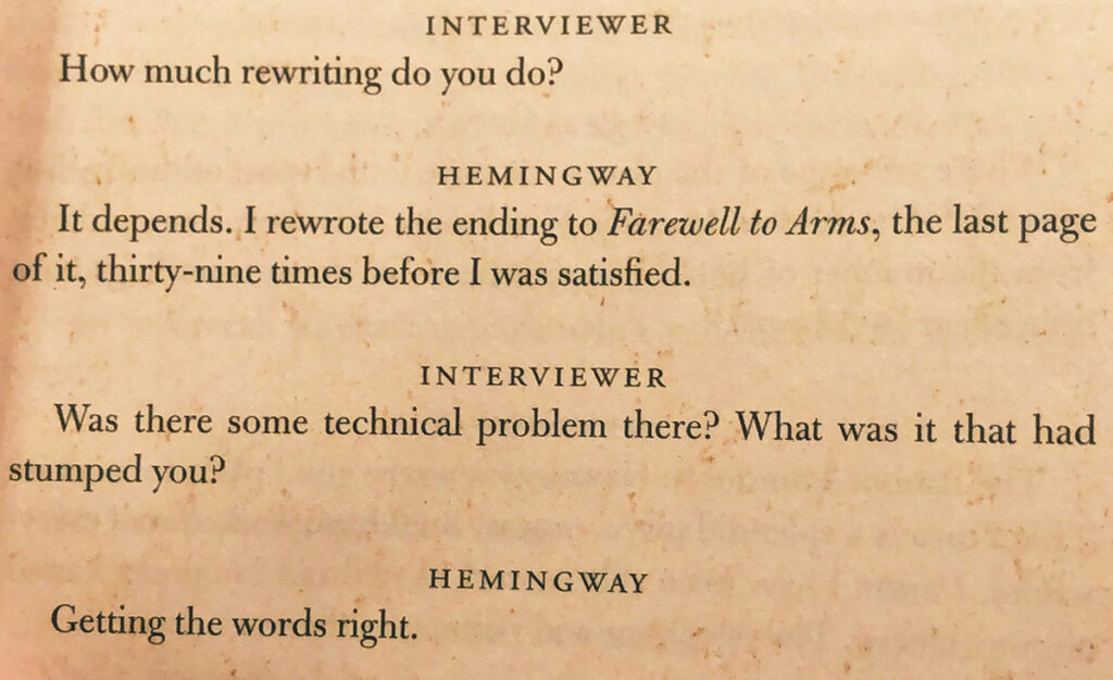 Reprodução de entrevista com Hemingway sobre o processo de escrita