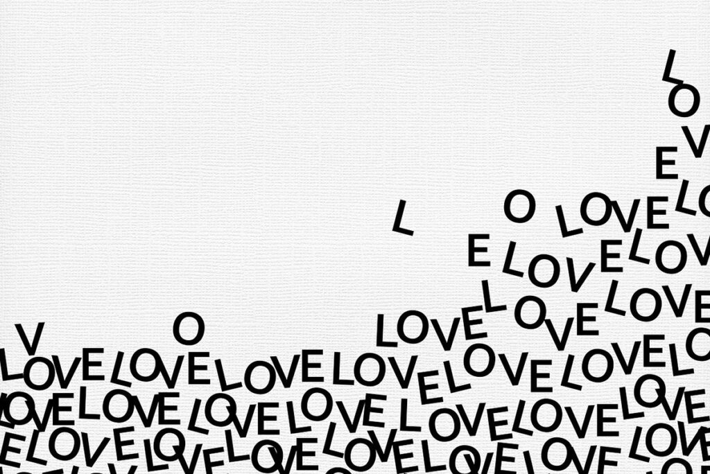 Arte com conjunto de palavras "love" no canto inferior esquerdo